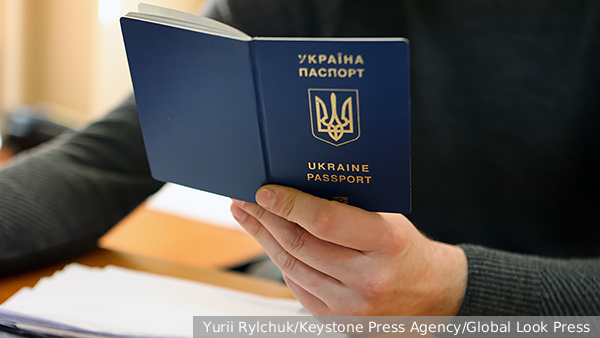 Эксперты оценили последствия запрета на консульские услуги украинским гражданам за рубежом