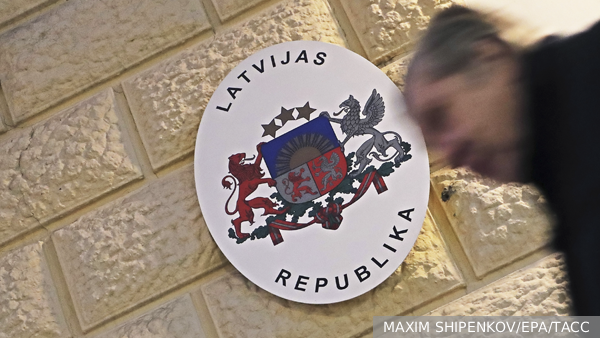 Россия решила выслать двух дипломатов посольства Латвии