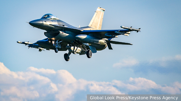 Глава Пентагона назвал сроки получения Украиной F-16 вместе с летчиками