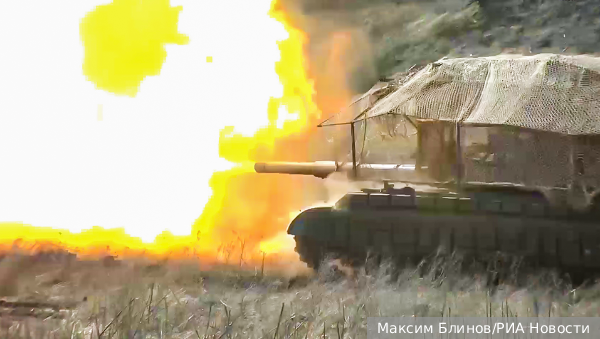Минобороны показало уничтожение опорника ВСУ из танка прямой наводкой