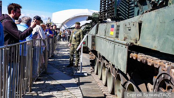 Bild: Немецкие танки в Москве имеют побежденный вид