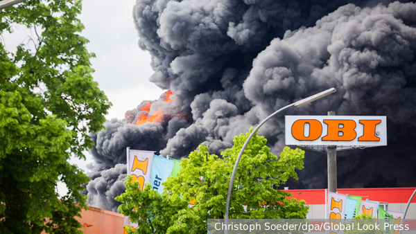 Эксперт Анпилогов: : Пожар на заводе Diehl грозит кислотным дождем в Берлине