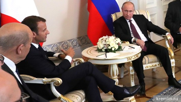 Макрон призвал «оставить двери открытыми» для переговоров с Россией