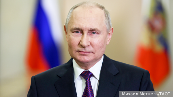 Путин поздравил россиян с Пасхой и отметил созидательную работу РПЦ