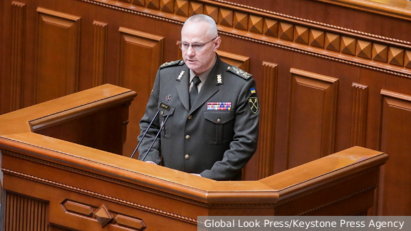 МВД объявило в розыск экс-главкома ВСУ Хомчака
