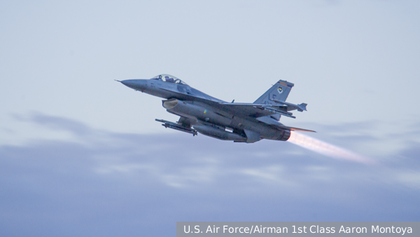 Летчик-бомбардировщик предупредил о рисках при появлении в небе украинских F-16