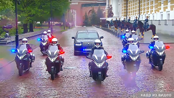 Электромотоциклы Aurus Merlon впервые показали на инаугурации Путина 