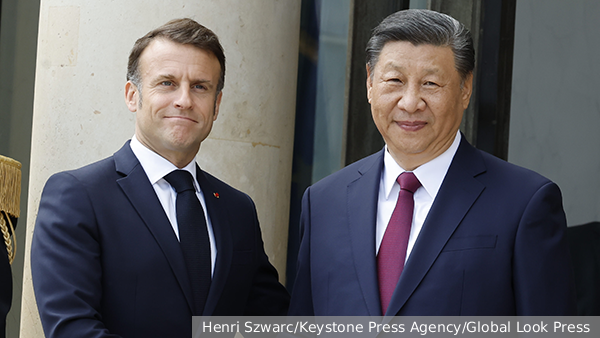 Французский политик рассказал об униженном Си Цзиньпином Макроне