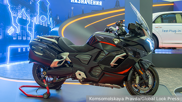 Названо число переданных в кремлевский гараж мотоциклов Aurus Merlon