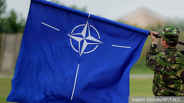 Рар объяснил проект декларации НАТО об отказе от ввода войск на Украину