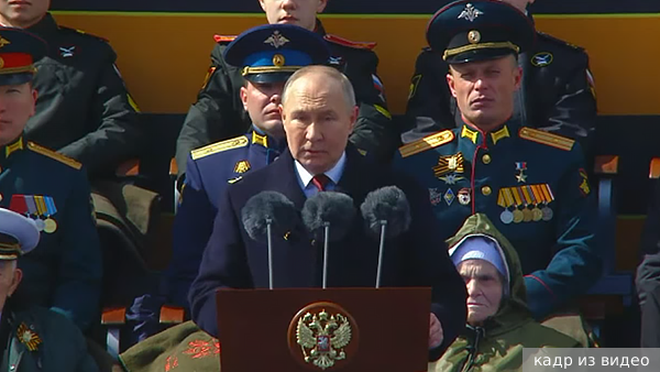 Путин завершил речь на параде Победы словами «За Россию! За Победу!»