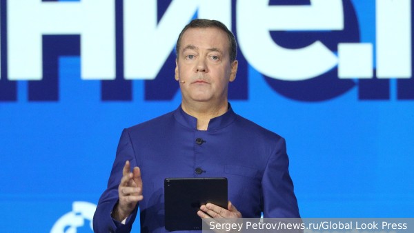 Медведев сравнил Евросоюз с «четвертым рейхом»