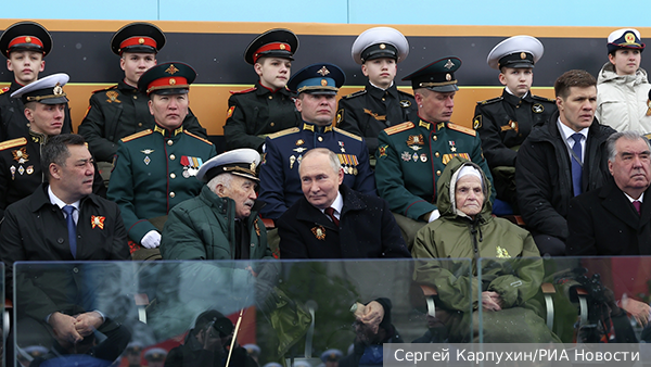 Вопрос дня: Что за женщина-ветеран сидела рядом с Путиным на параде Победы