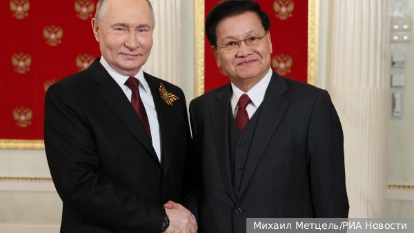 Путин поблагодарил президента Лаоса за передачу России танков Т-34