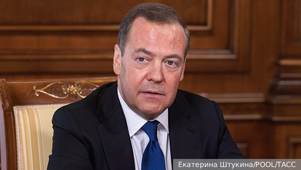 Медведев пригрозил Кэмерону ответным ударом не только по Киеву