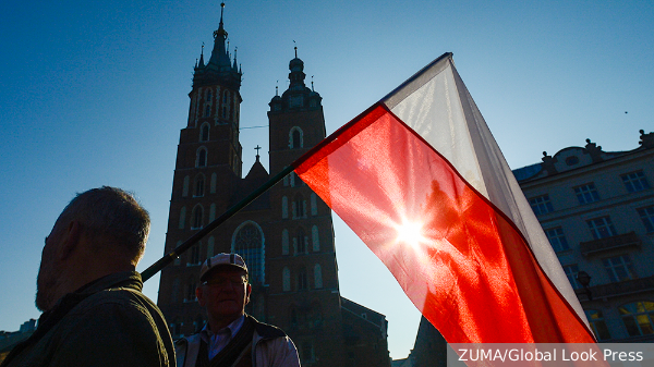 Onet: В Польше разворовали деньги на антироссийскую кампанию