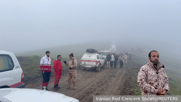 Tasnim: При опознании тел погибших при аварии вертолета президента Ирана Раиси возникли проблемы