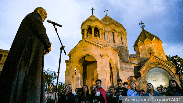 Пашинян назвал армянскую церковь «агентом влияния»