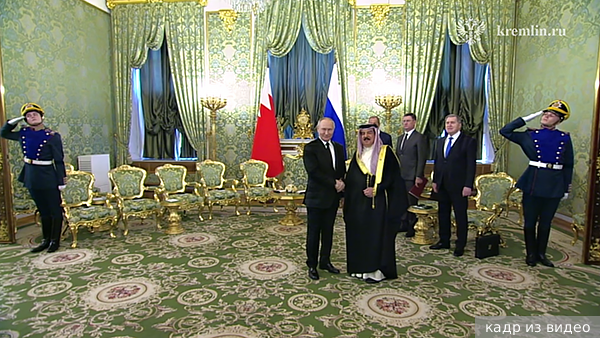 Путин начал переговоры с королем Бахрейна в узком формате