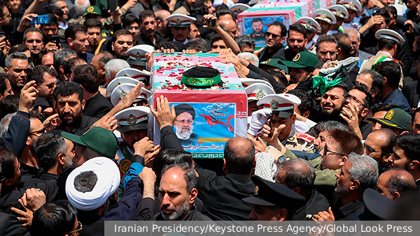 Президента Ирана похоронили в Мешхеде 