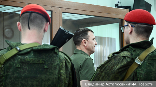 Военный суд оставил в СИЗО подозреваемого в мошенничестве генерала Попова