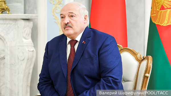 Лукашенко: Санкции США не дали обслуживать вертолет Раиси
