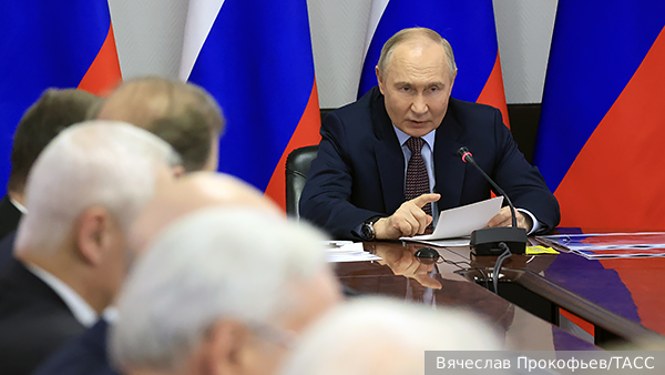 Путин призвал принимать на вооружение эффективные образцы в ускоренном порядке