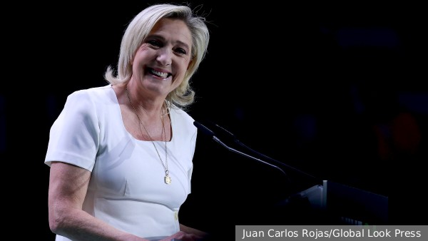 Ле Пен обошла Макрона в популярности у французов накануне выборов