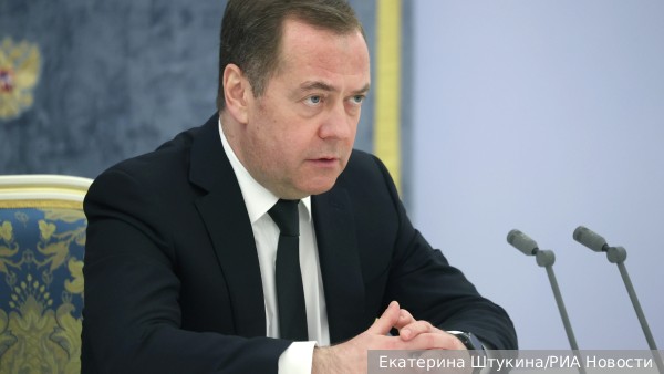 Медведев: Удар США по силам России на Украине привел бы к мировой войне 