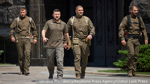 Стало известно о приказе охране Зеленского сложить оружие при входе ВС России в Киев