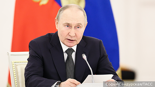 Путин призвал чиновников работать так же напряженно, как работают военные в зоне СВО