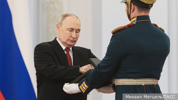Путин наградил Героев России