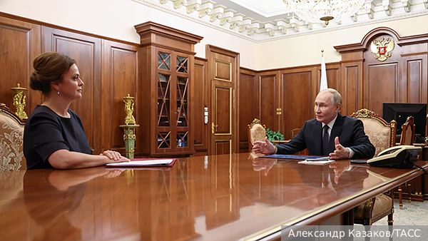 Путин пообещал ускорить работу по соцподдержке ряда категорий участников СВО