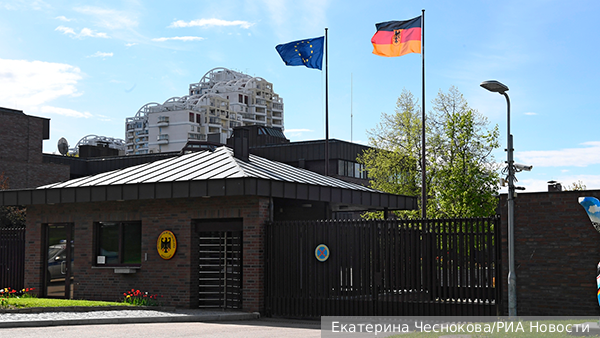 СМИ: Немецкий бизнесмен пробовал укрыться в посольстве ФРГ в Москве