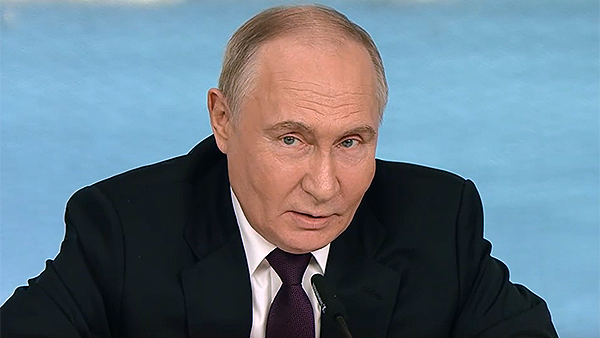 Путин заявил об уничтожении политической системы в США
