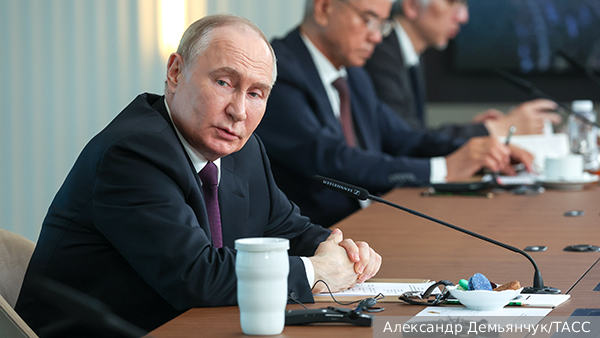 Путин: России все равно, кто будет президентом США