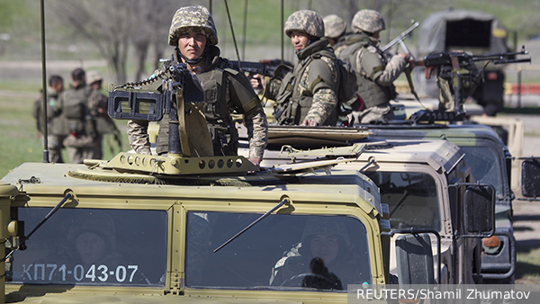 Армию Казахстана подняли по тревоге