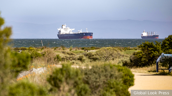 Дания стала продумывать ограничение прохода старых танкеров с российской нефтью