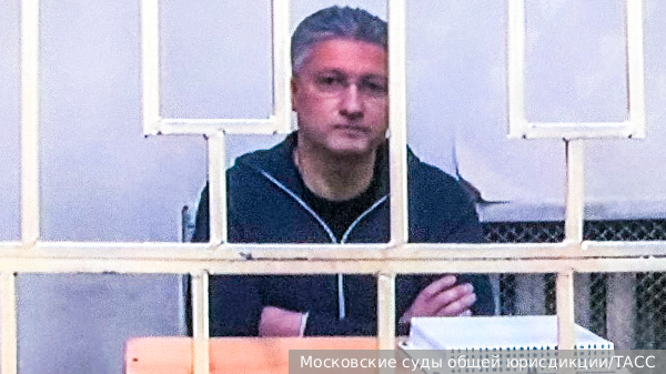 Арестованный за взятку замминистра обороны Иванов ездил на машинах с номерами за миллионы рублей