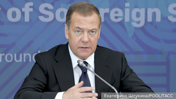 Медведев: Решения Зеленского не имеют юридической силы