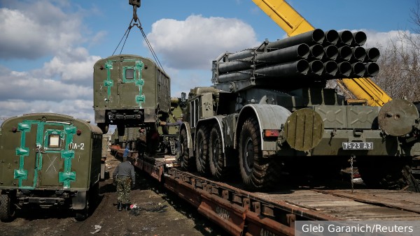 Погрузка военной техники началась под Киевом 