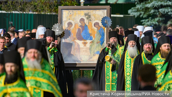 Икону «Троица» Андрея Рублева установили в Троицком соборе
