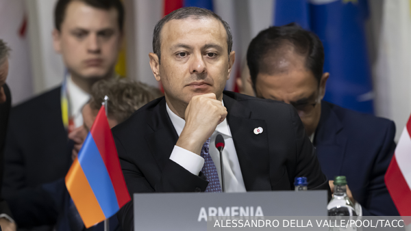 В Совфеде дали совет обвинившему Россию в утрате Карабаха секретарю Совбеза Армении