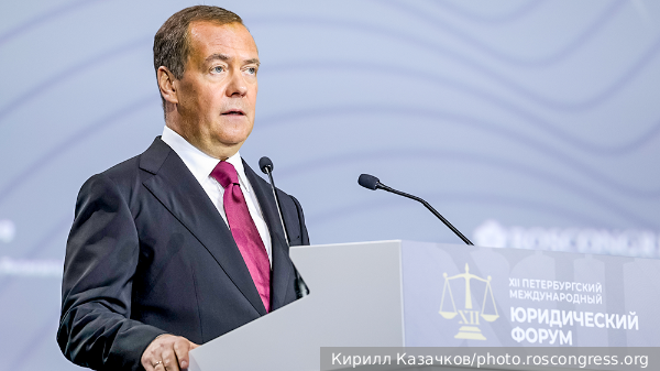 Медведев заявил о соответствии СВО международному праву