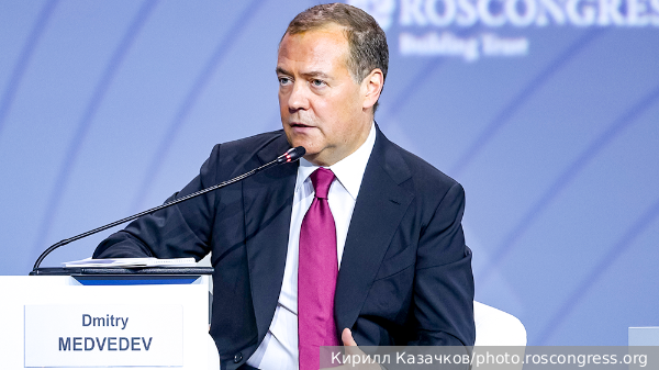 Медведев расценил изъятие активов как повод для объявления войны