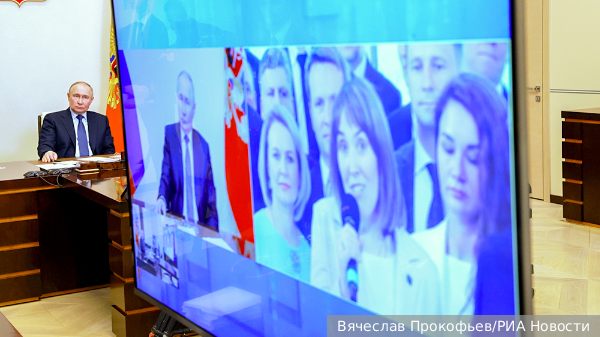 Путин счел недостаточным количество женщин-руководителей в России