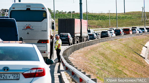 Очередь на Крымский мост со стороны Тамани превысила 1 тыс. автомобилей