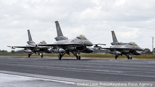 На Украине ожидают отказа поставок F-16 из-за ударов по аэродромам ВСУ