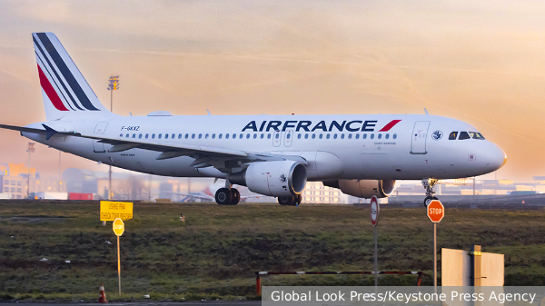 Air France опровергла возобновление прямых рейсов из Парижа в Москву
