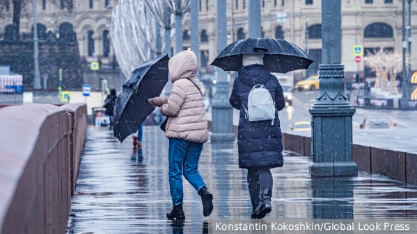 Синоптик сообщил о предстоящих ливнях и мокром снеге в Москве